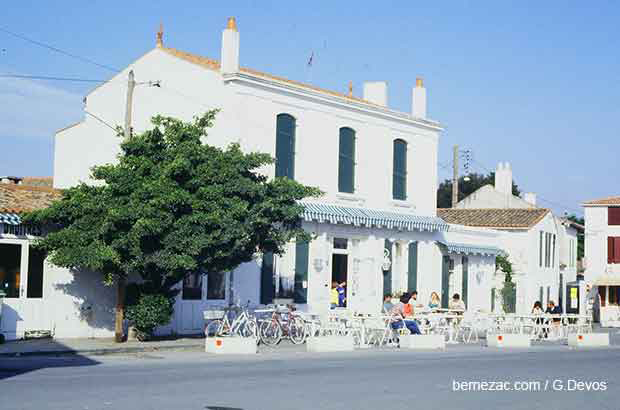 Ars-en-Ré café du commerce 1985