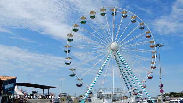 Royan - la Grande Roue sur l'esplanade de l'embarcadère du bac Royan-Le Verdon