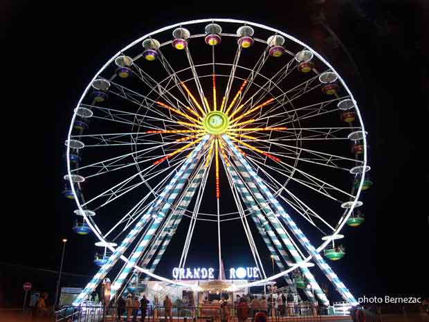 Royan, la grande roue en nocturne