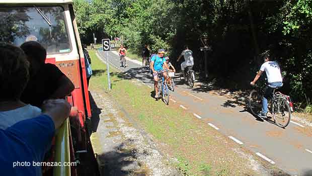 ...train touristique et piste cyclable en parallèle...