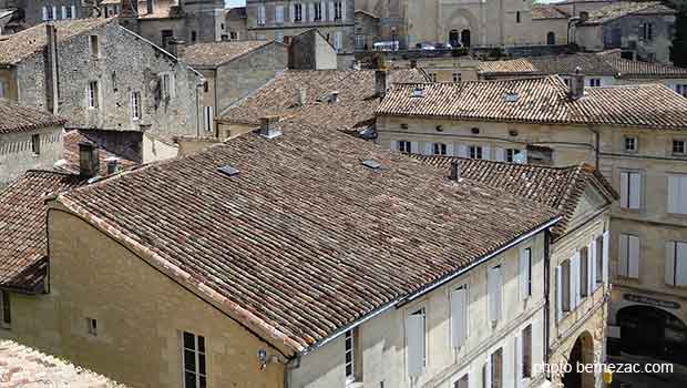 les toitures aux tuiles romanes de Saint-Emilion