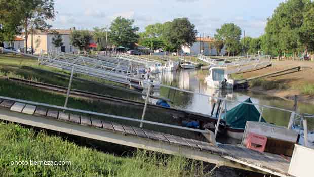 Le port des Monards