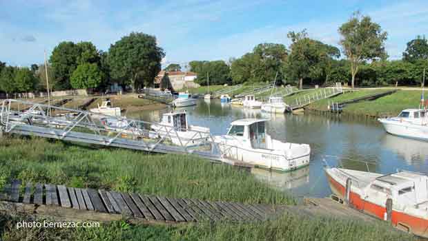 Le port des Monards