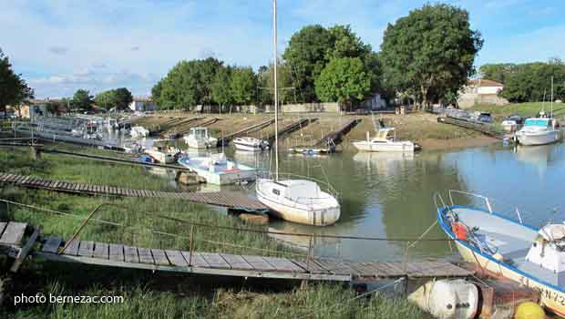 Le port des Monards