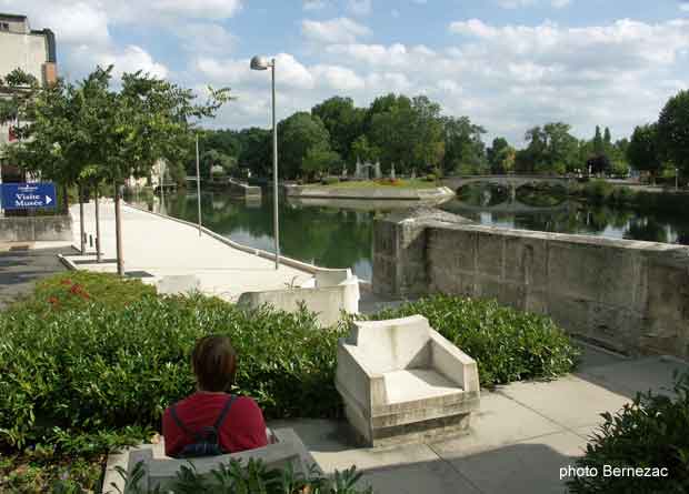 Jarnac, promenade rive droite vers l'écluse