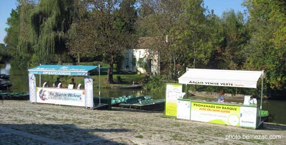 Marais Poitevin, les embarcadères à Arçais