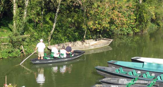 Marais Poitevin, barque à Arçais