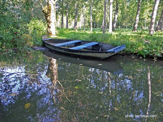 marais Poitevin, une plate, barque traditionnelle