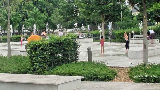 Niort, le miroir d'eau des jardins de la Brèche