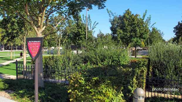 Niort, jardins de la Brèche, ne jetez pas votre chewing-gum par terre!