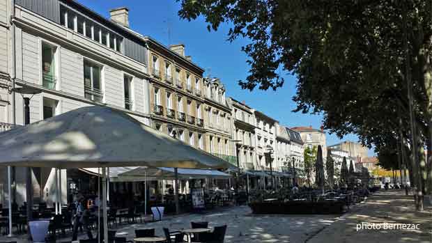 Niort, les terrasses de la place de la Brèche