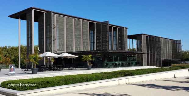 Niort, la place et les jardins de la Brèche