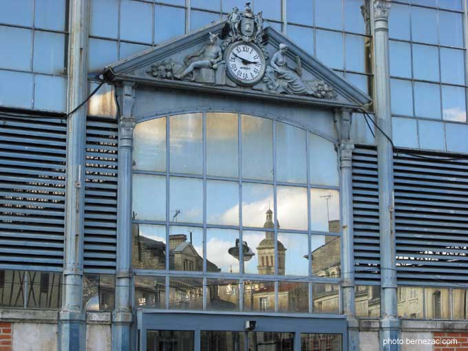 Niort, les Halles, entrée place des Halles