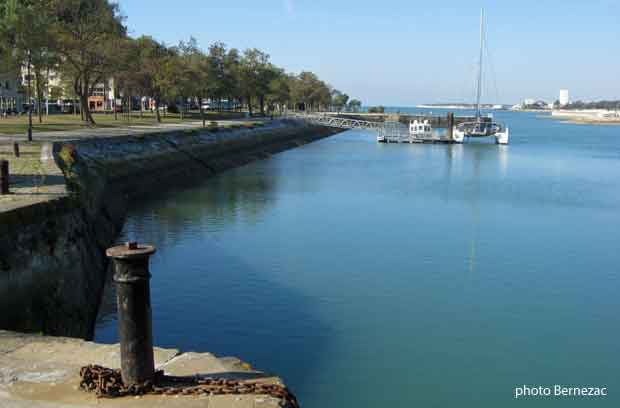 La Rochelle, allée des Tamaris et baie