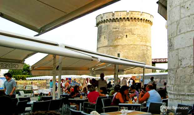 La Rochelle, les terrasses du cours des dames