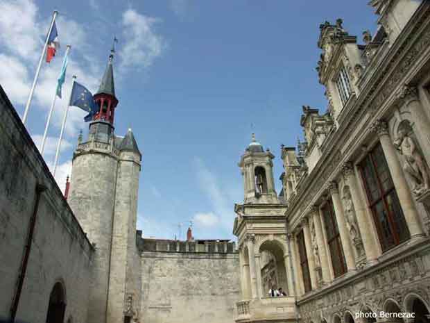 La Rochelle, hôtel de ville, cour intérieure