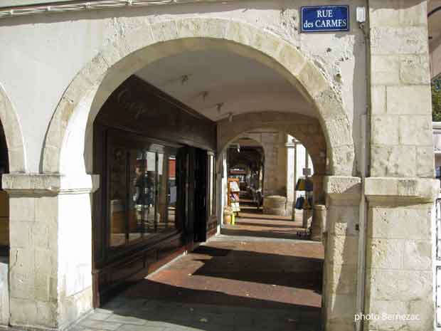 La Rochelle, rues des Carmes, arcades