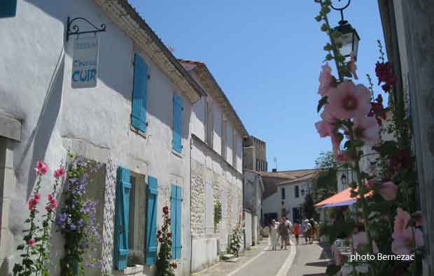 Mornac, rue du Port