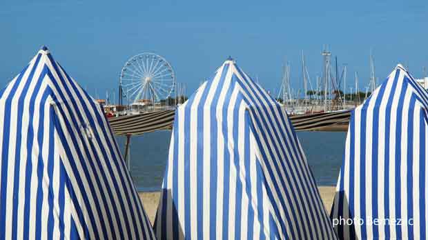 REoyan, tentes de plage et grande roue