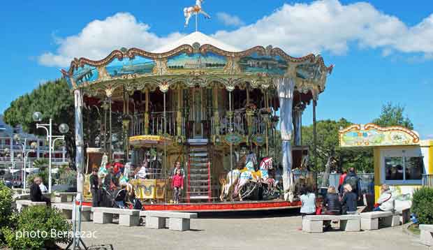 Royan, le carroussel du front de mer