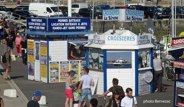 port de Royan, les kiosques promenades en mer et location de bateaux