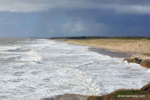 saint-palais-sur-mer, vagues à la Grande Côte