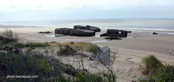 saint-palais-sur-mer, les blockhaus vus de la dune de la Grande Côte