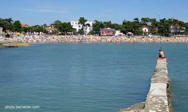 Saint-Palais-sur-Mer, la plage vue du port