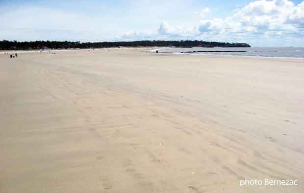 Saint-Georges-de-Didonne, la grande plage vue côté Suzac