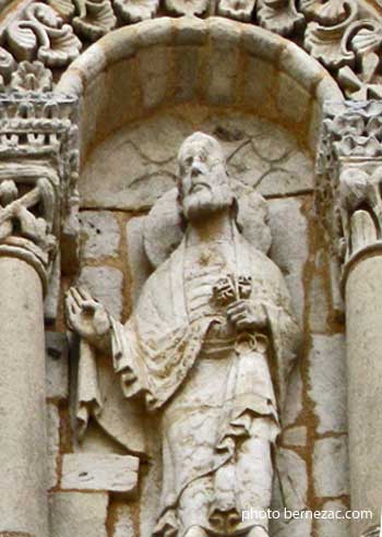Poitiers, Notre-Dame-la-Grande, la statue de Saint-Pierre sur la façade