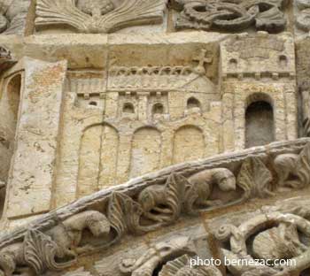 Poitiers, la frise de Notre-Dame-la-Grande, l'église de Nazareth