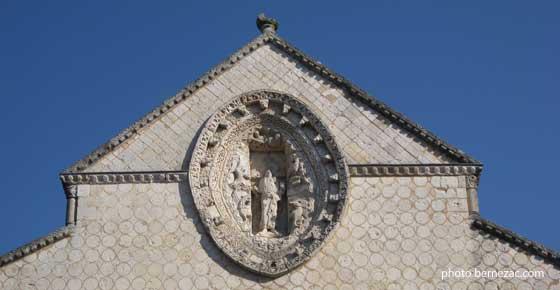 Poitiers, Notre-Dame-la-Grande, le pignon de la façade