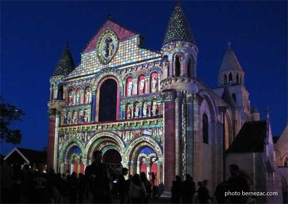 Poitiers, Notre-Dame-la-Grande, le spectacle des Polychromies