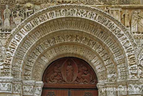 Poitiers, Notre-Dame-la-Grande, les voussures du porche