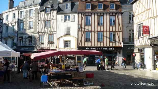 poitiers, quartier Notre-Dame, bouquinistes