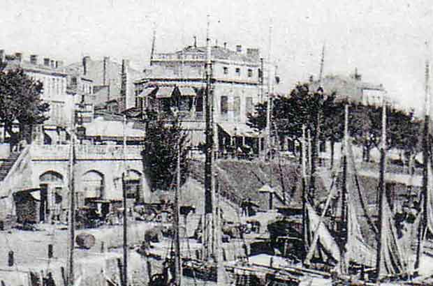 Royan le port carte postale ancienne, le café des Bains