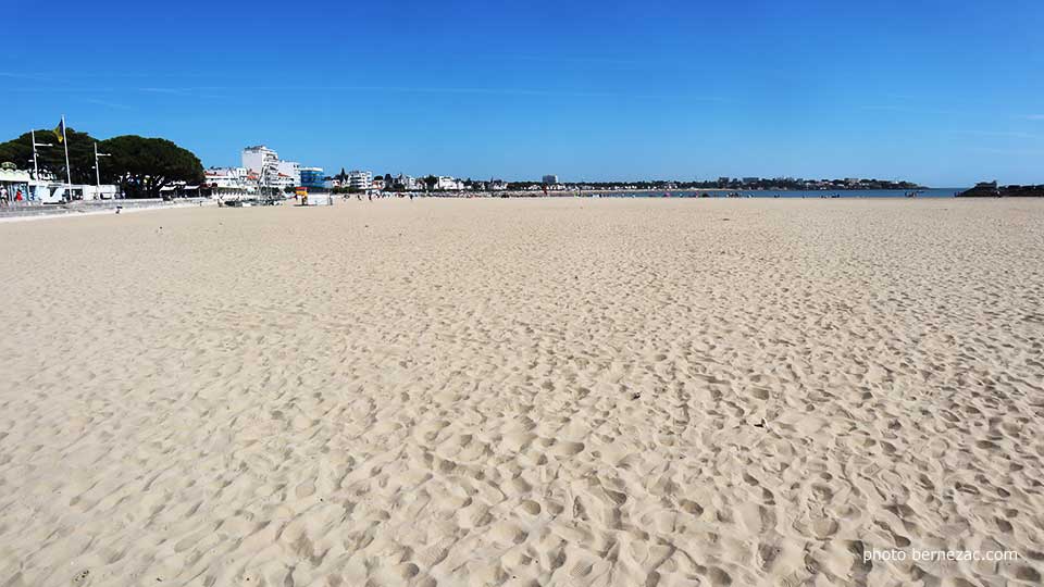 Royan - plage de la Grande Conche, espace et sable fin